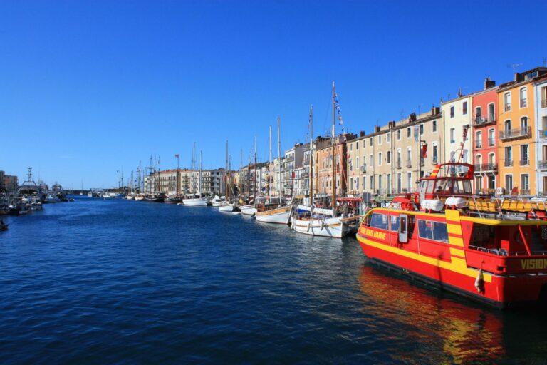 Les promenades en bateau de Sète Croisières vous emmènent à la découverte des ports et de la mer Méditerranée autour de Sète.